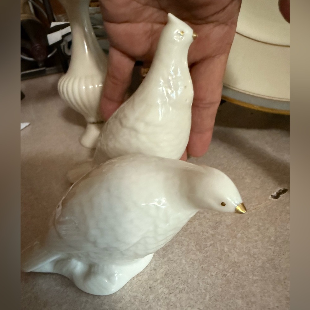 Lenox dove salt & pepper shaker cream & 24k gold hand painted .made in USA